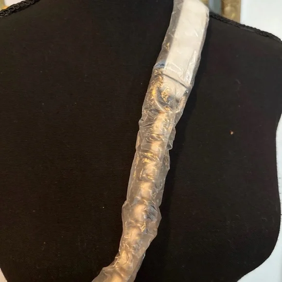 Guess Textured Shoulder Bag - Picture 10 of 11